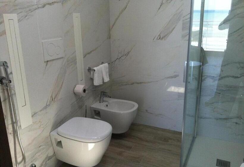 غرفة ديلوكس ذات إطلالة جانبية على البحر, Nizza Frontemare Superior 3 Stelle