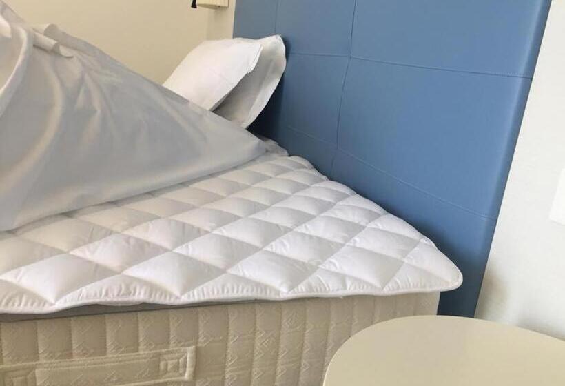 غرفة ديلوكس ذات إطلالة جانبية على البحر, Nizza Frontemare Superior 3 Stelle