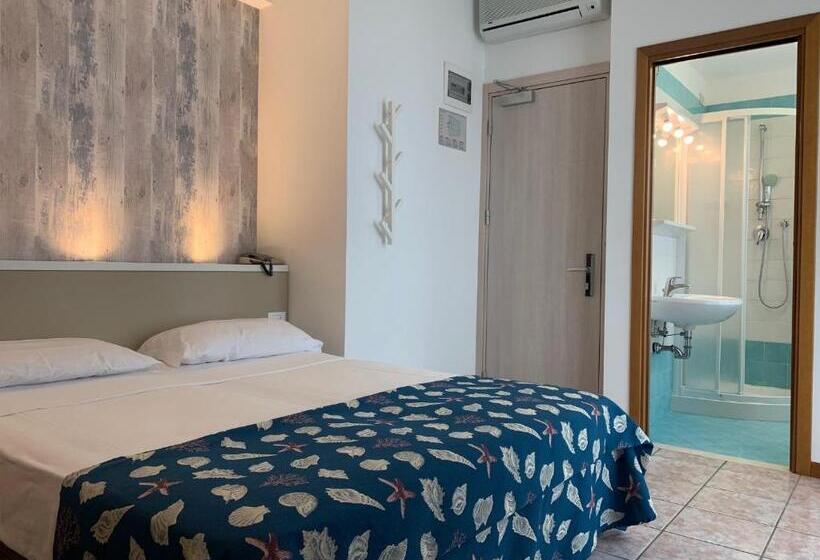 غرفة قياسية مطلّة علي البحر مزوَّدة بتراس, Nizza Frontemare Superior 3 Stelle