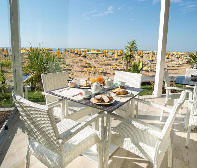 غرفة ديلوكس ثلاثية مطلة على البحر, Nizza Frontemare Superior 3 Stelle