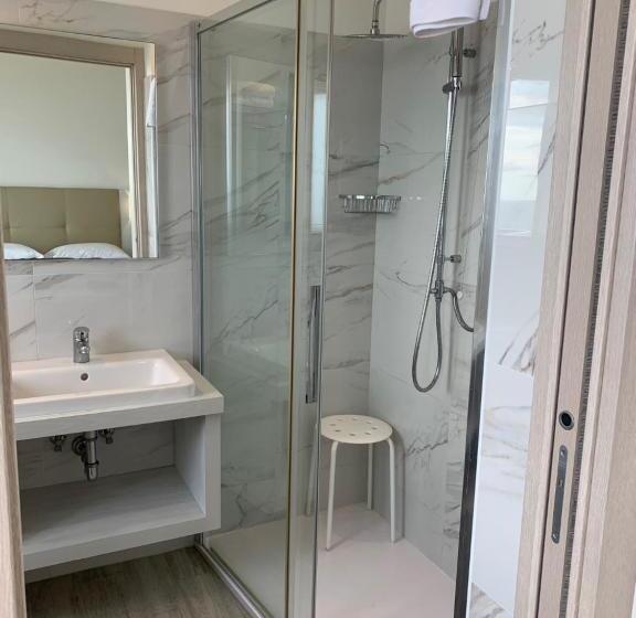 غرفة ديلوكس ثلاثية مطلة على البحر, Nizza Frontemare Superior 3 Stelle