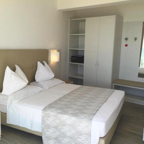 غرفة ديلوكس ثلاثية مطلة على البحر, Nizza Frontemare Superior 3 Stelle