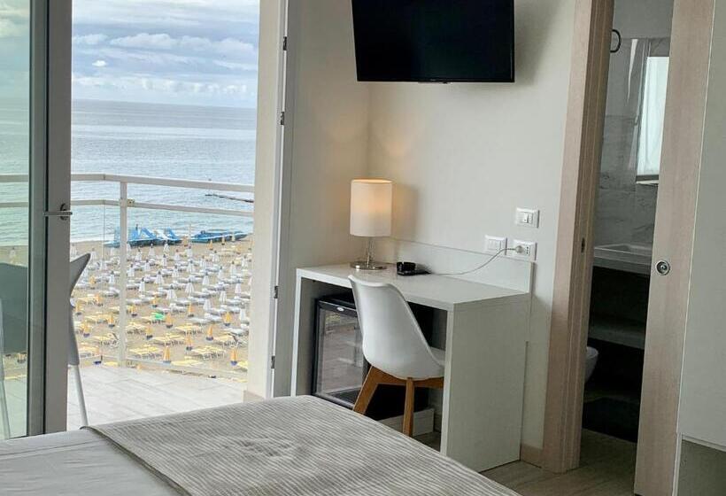 غرفة ديلوكس ثلاثية مطلة على البحر, Nizza Frontemare Superior 3 Stelle