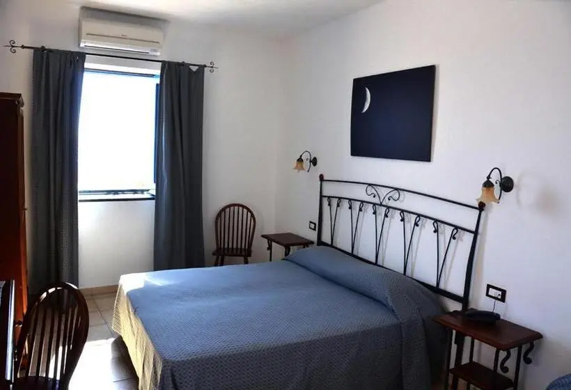 Standard Kolmen Hengen Huone, Punta Barone