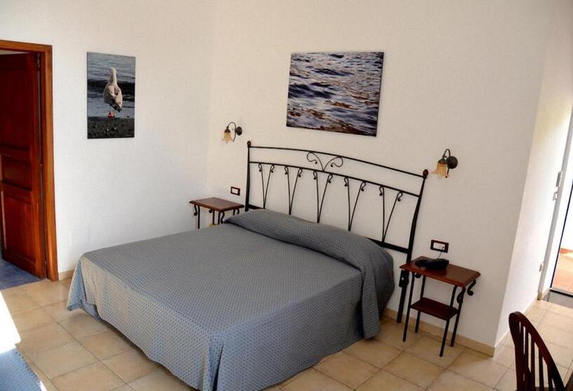 חדר סטנדרט לשלושה, Punta Barone