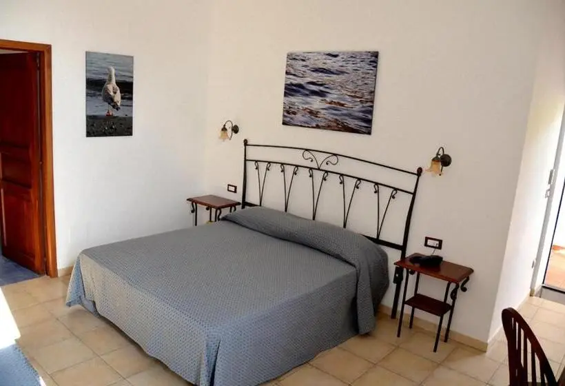 Standard Kolmen Hengen Huone, Punta Barone