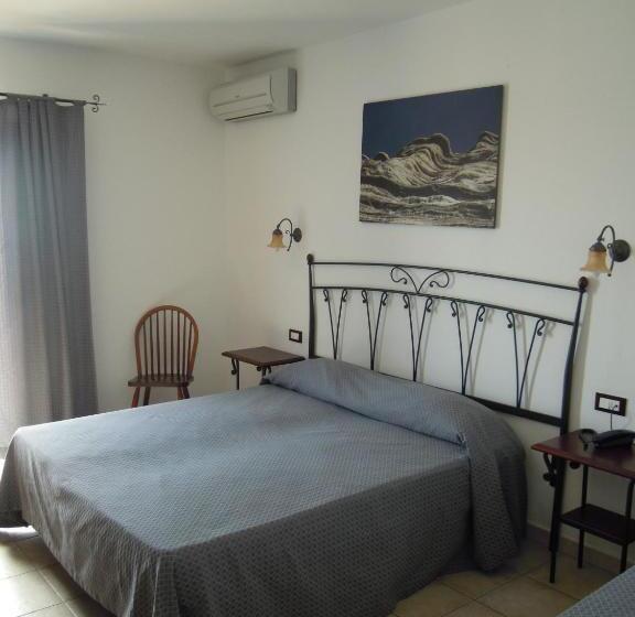 חדר סטנדרט לשלושה, Punta Barone