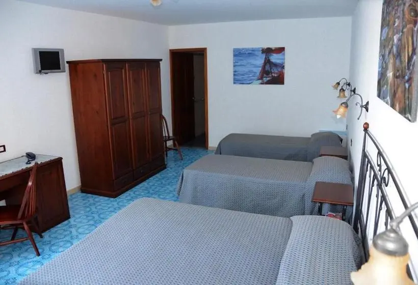 Standard Neljän Hengen Huone, Punta Barone