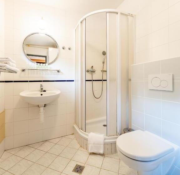 Семейное Бунгало, Ski