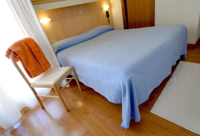 스탠다드 발코니 룸 측면 바다 전망, Telenia