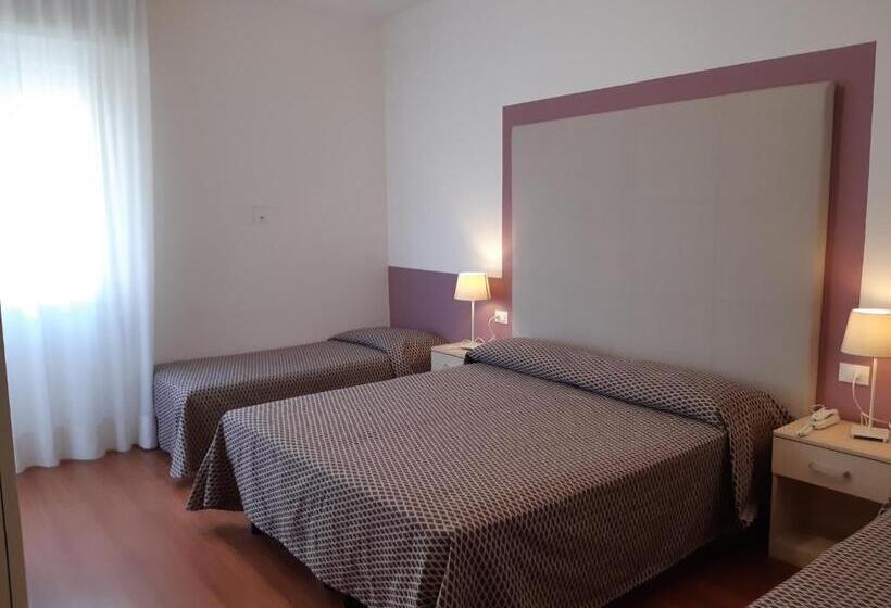 측면 바다 전망 스탠다드 3인룸, Telenia