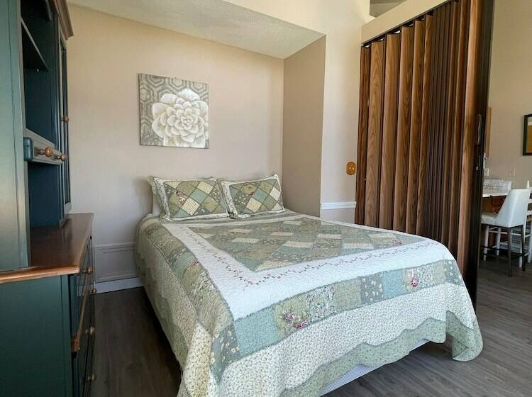 جناح غرفتين نوم, Misty Harbor Resort