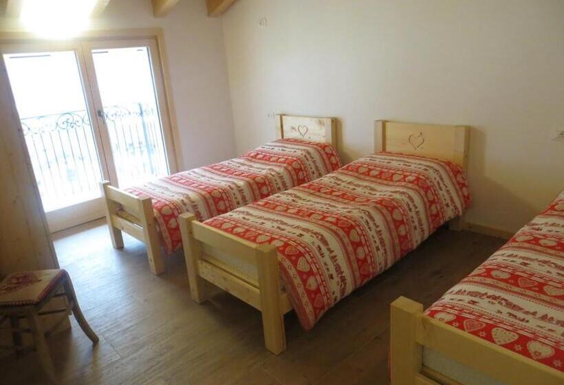 חדר סטנדרט לשלושה, Olimpic Hostel