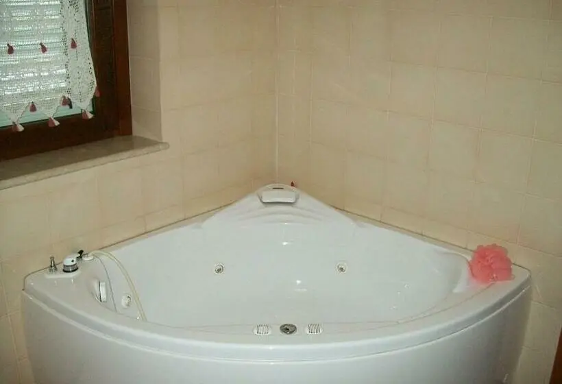 バスタブ付きデラックスルーム, Villa Linda Bed And Breakfast