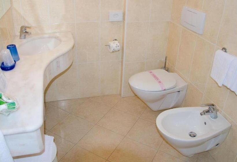 غرفة قياسية مزوَّدة بشُرفة, Almaluna Hotel & Resort