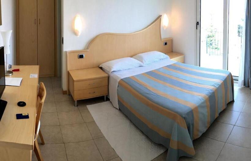Номер Стандарт Индивидуальный с Балконом, Almaluna Hotel & Resort