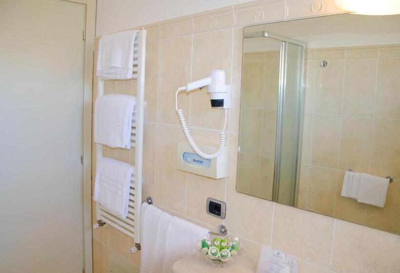 غرفة قياسية فردية مزودة بشُرفة, Almaluna Hotel & Resort