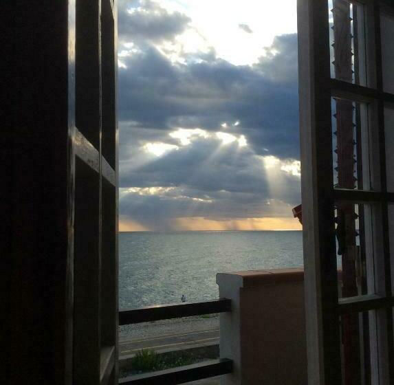 اتاق استاندارد با بالکن و چشم‌انداز دریا, Azzurromare