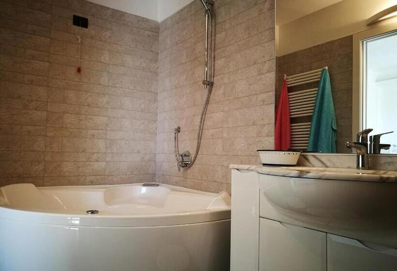 غرفة سوبيريور ثلاثية مطلّة علي البحر, B&b La Terrazza Sui Fieschi