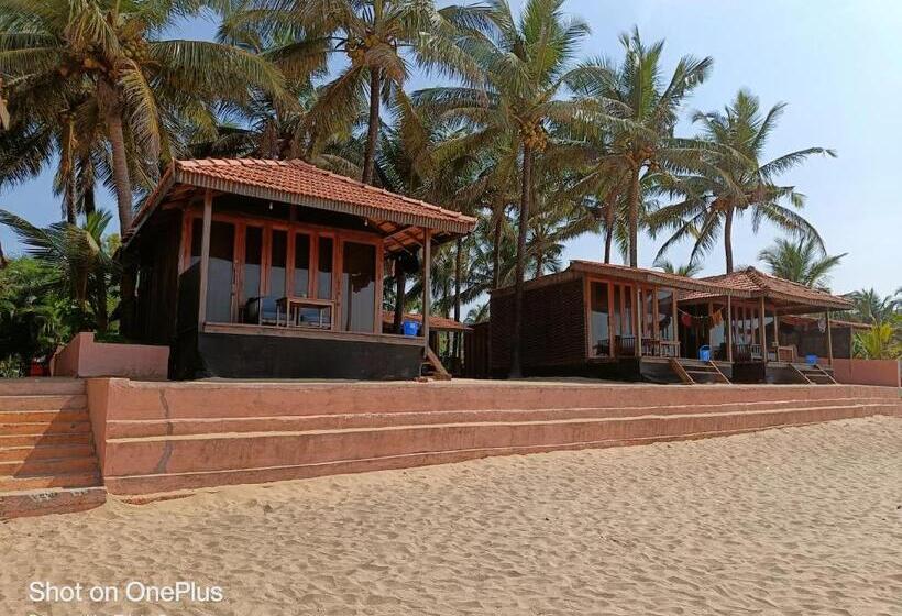 Cabane Deluxe, Dunhill Beach Resort