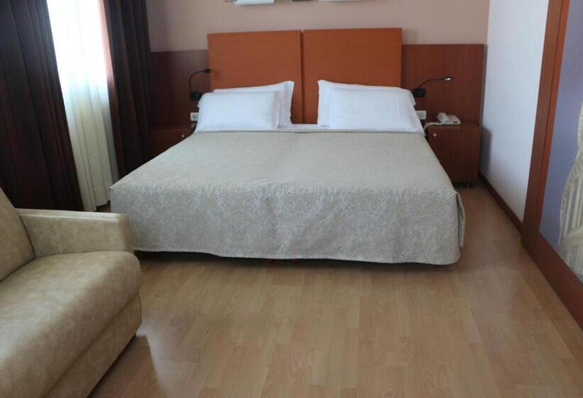 Полулюкс, Bella Italia Palace