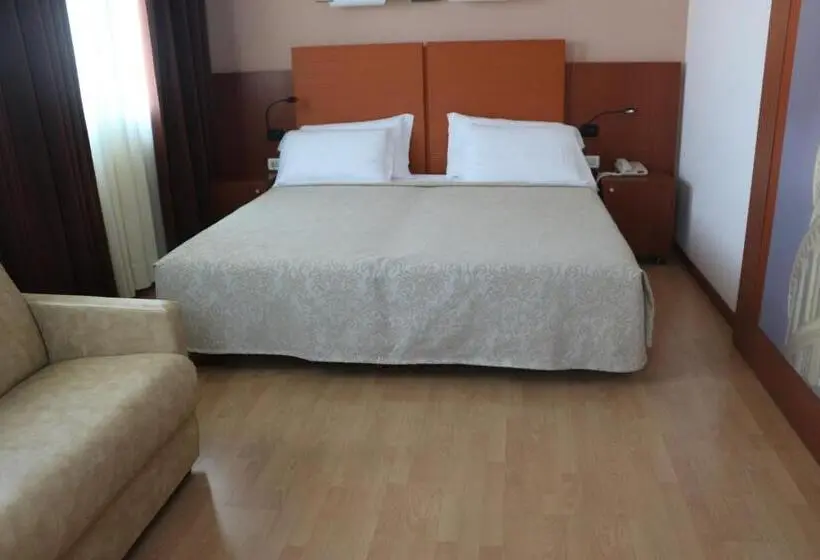 سوییت جونیور, Bella Italia Palace