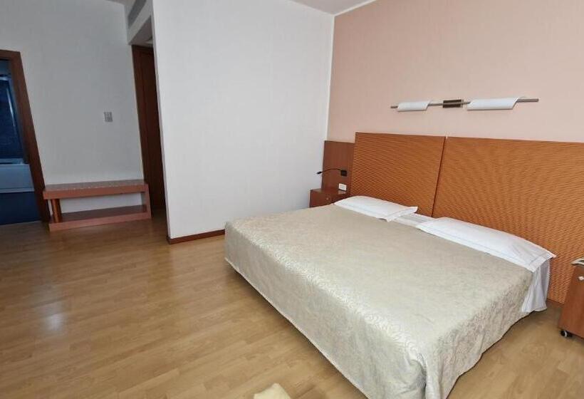 Полулюкс, Bella Italia Palace