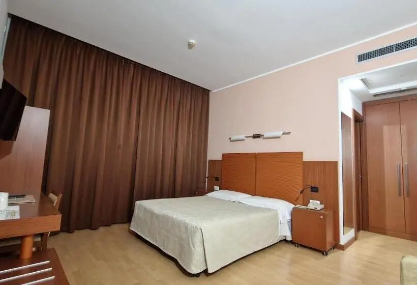 سوییت جونیور, Bella Italia Palace