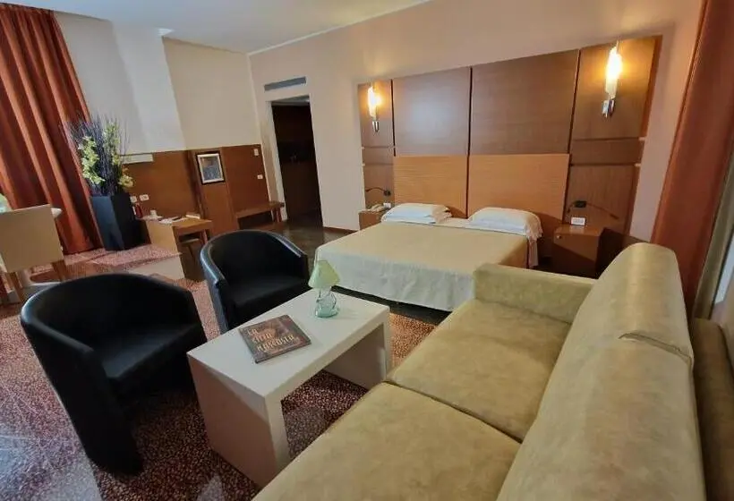 سوییت جونیور, Bella Italia Palace