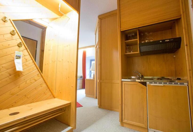 شقة غرفة واحدة, Bergkristall