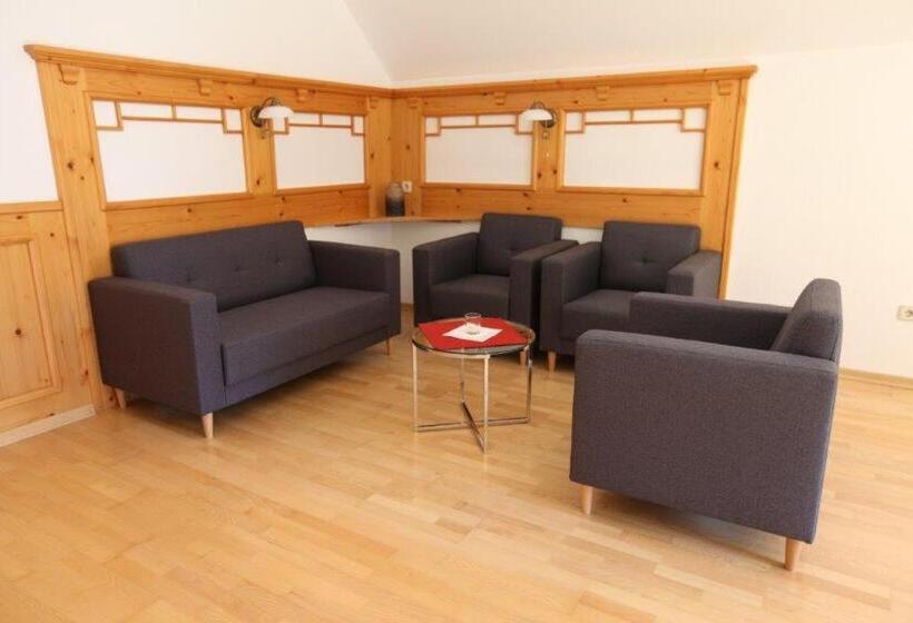 شقة غرفة واحدة, Bergkristall