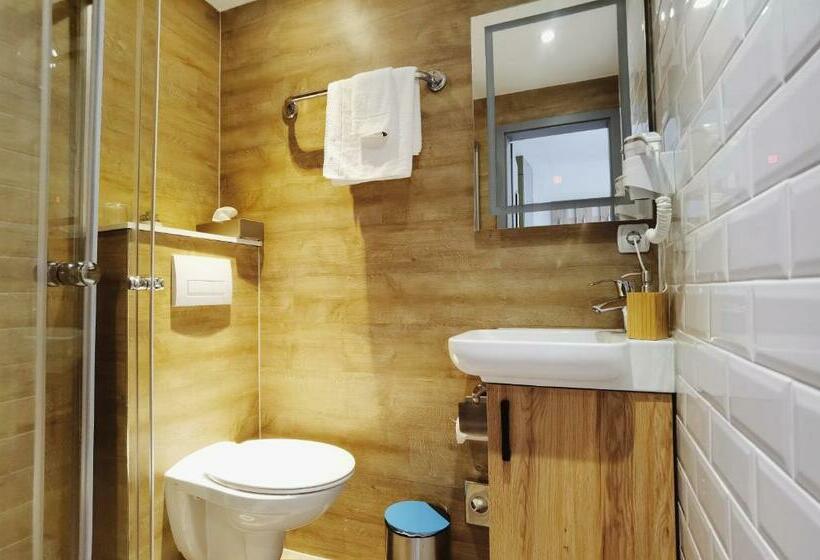 标准单人间, Das Waldhaus