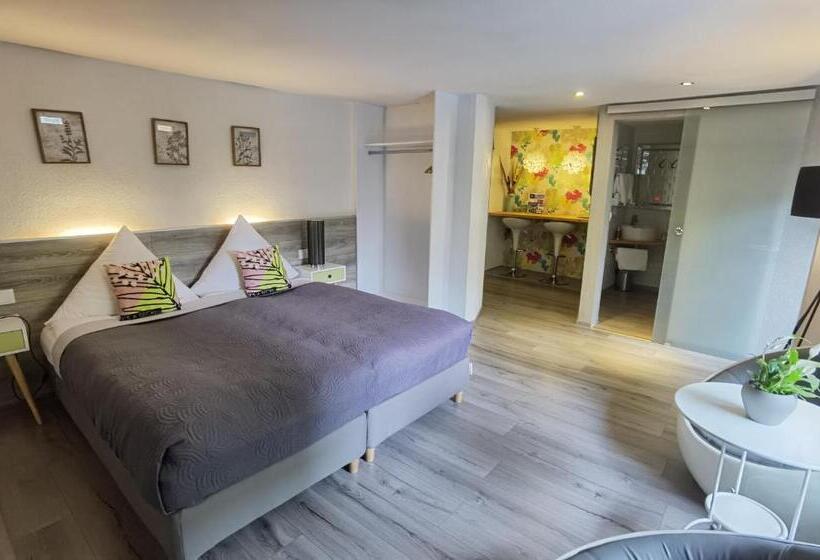 标准间带阳台, Das Waldhaus