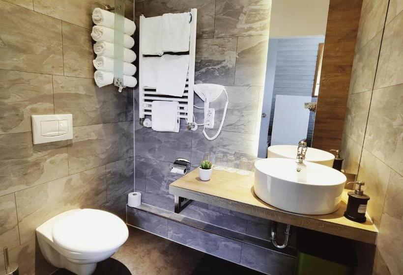 家庭间, Das Waldhaus