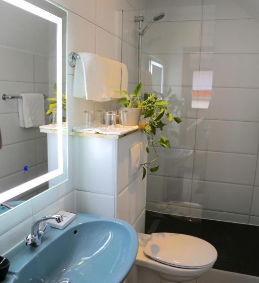 家庭间, Das Waldhaus