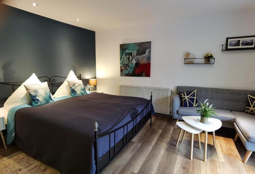 带阳台的三人标准间, Das Waldhaus