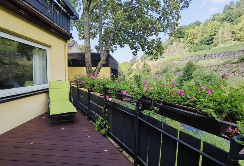 家庭套房, Das Waldhaus