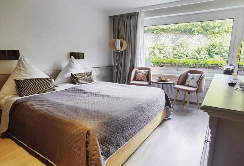 家庭套房, Das Waldhaus