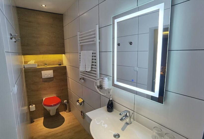 标准间带阳台, Das Waldhaus