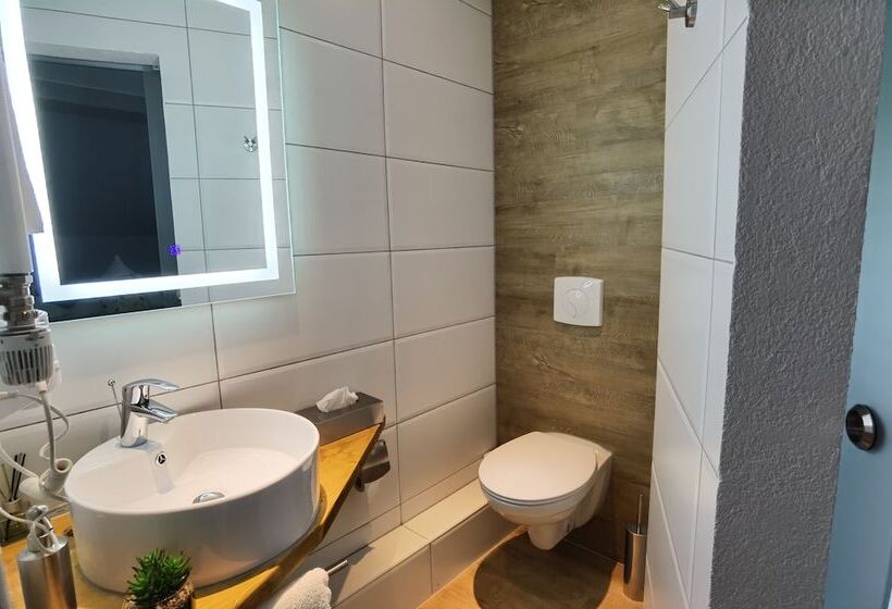 标准间带阳台, Das Waldhaus