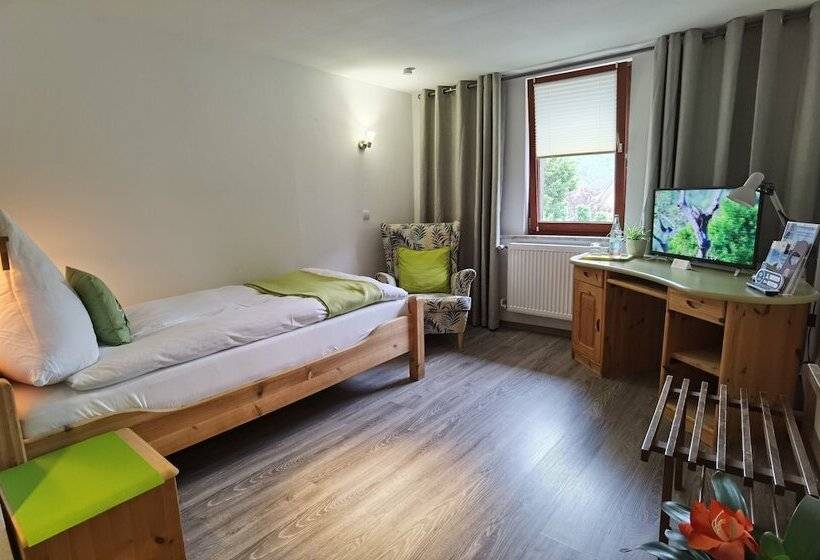 标准单人间, Das Waldhaus