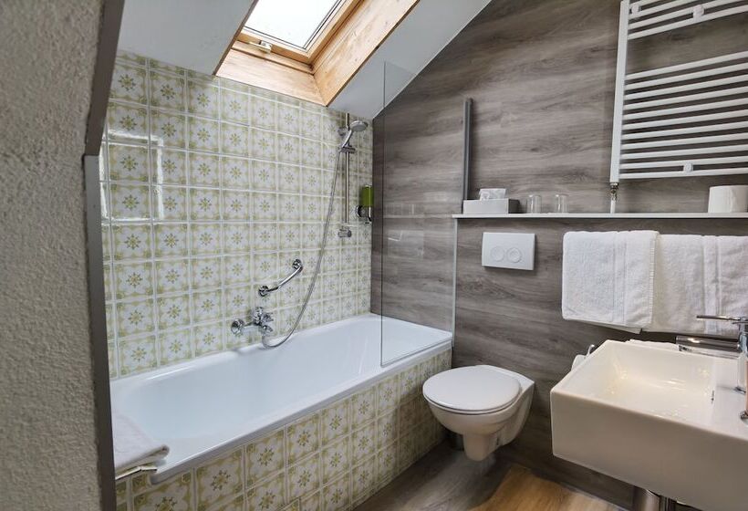 标准间, Das Waldhaus