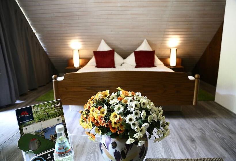 家庭间, Das Waldhaus