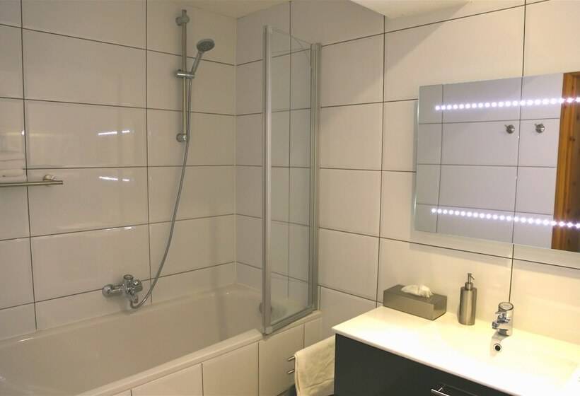 舒适套房, Das Waldhaus