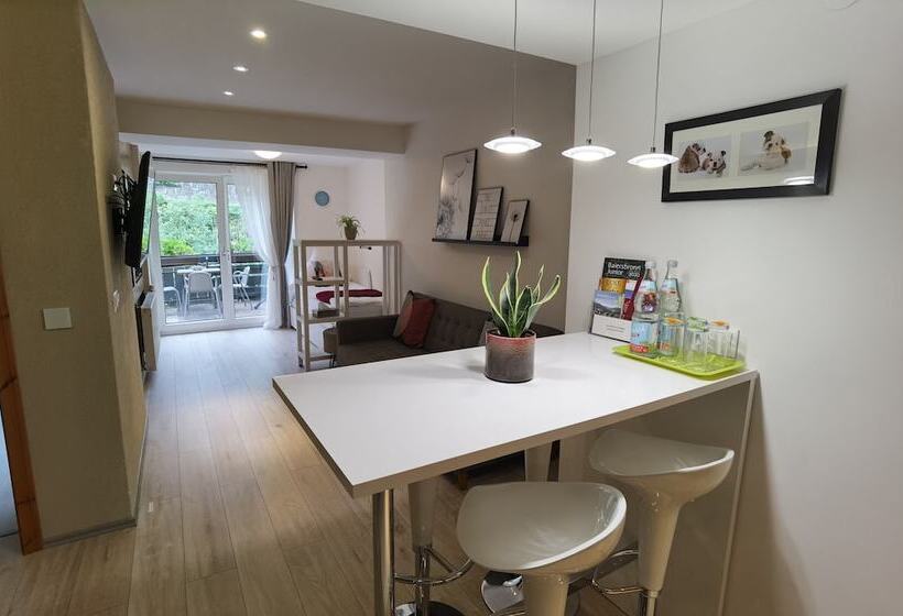 舒适套房, Das Waldhaus