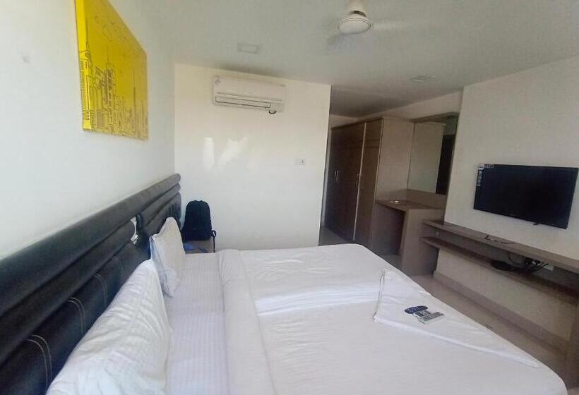 Номер Deluxe, La Riviera Suites