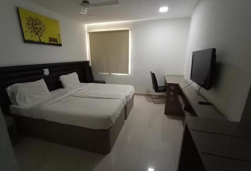 Номер Economy, La Riviera Suites