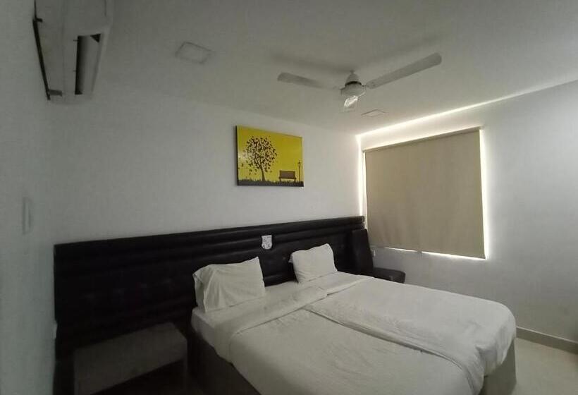 Номер Economy, La Riviera Suites