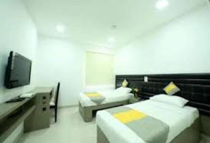 Номер Economy, La Riviera Suites