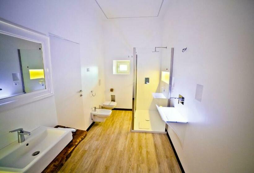 سوییت جونیور, La Casa Nel Borgo Antico